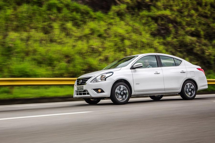  Nissan Versa Unique 2015 года  (BR) (фото 7 из 9)